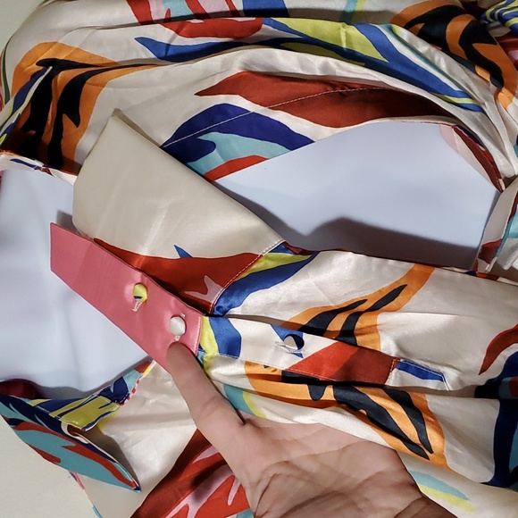 Gorgeous Print Dress, Deep Neckline NWT - Picture 6 of 10